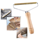 Brosse pour poils d'animaux en bois